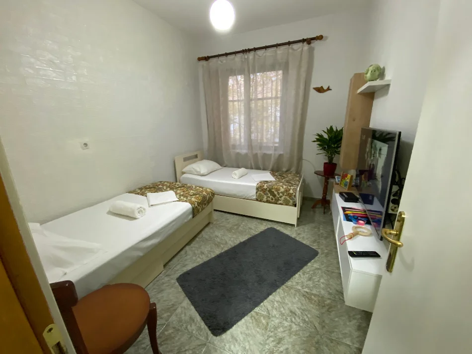 Tirane, jepet me qera apartament 2+1 Kati 1, 70 m² 650 € (Stadiumi Dinamo)