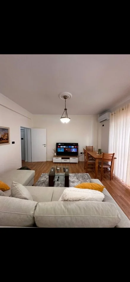 Tirane, jepet me qera apartament 1+1+Ballkon Kati 2, 50 m² 700 € (Shkolla Vasil Shanto)