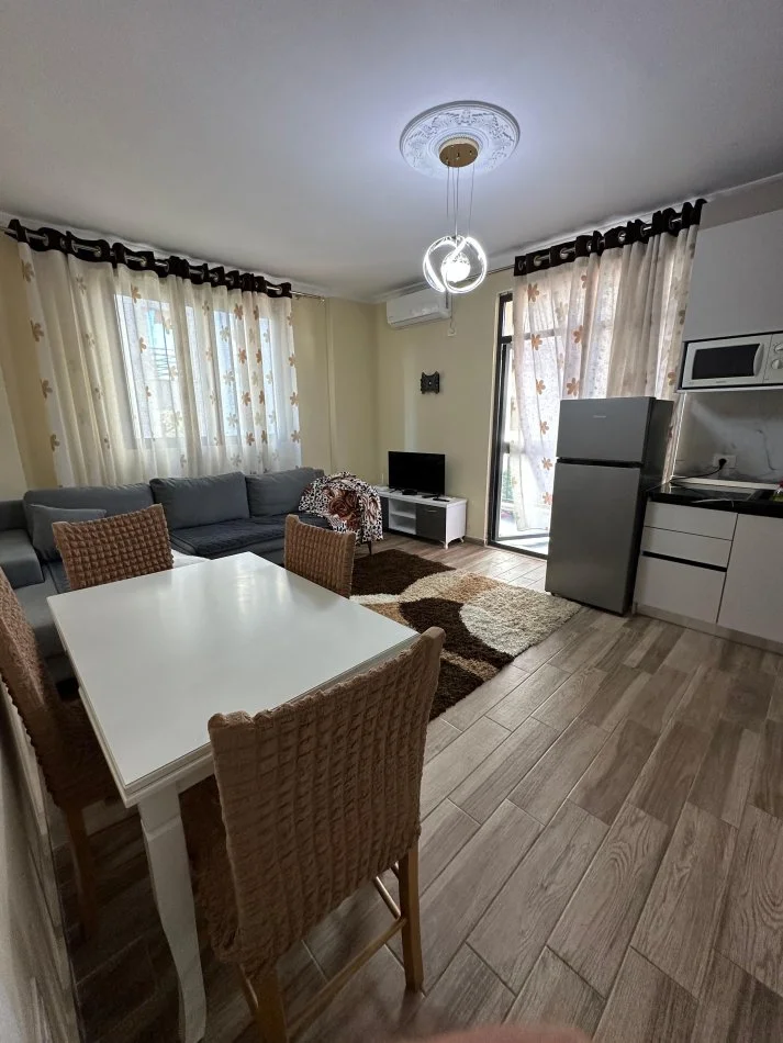 Tirane, jepet me qera apartament 2+1 Kati 2, 500 € (Tel Spitali Amerikan 2)