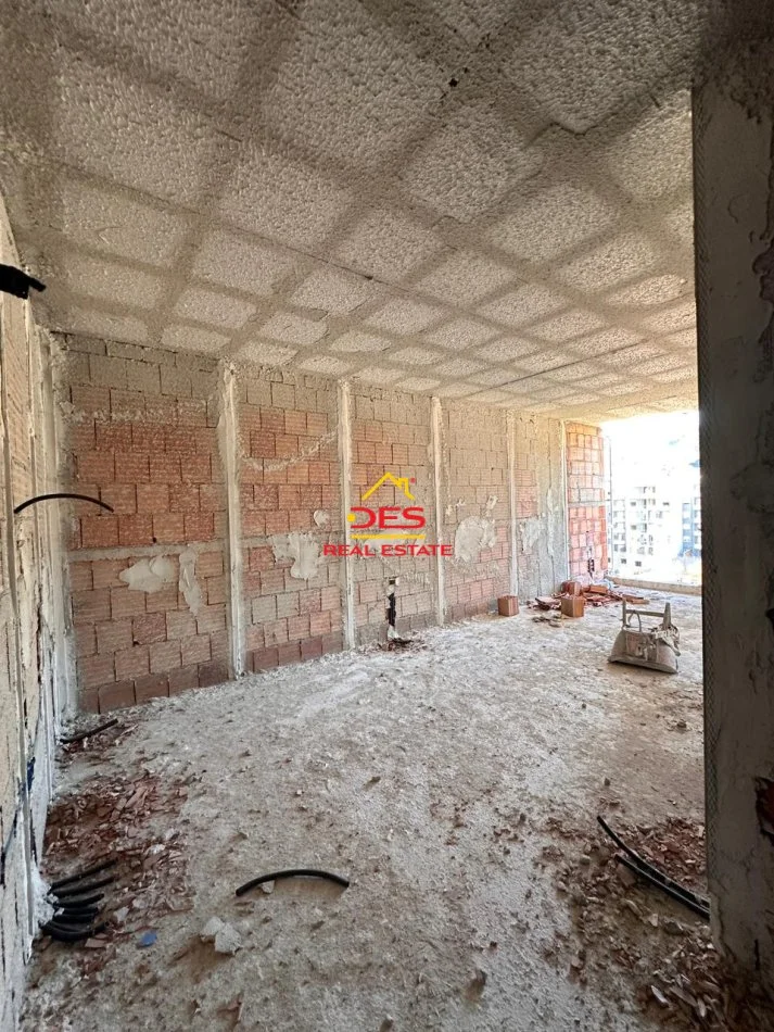 Vlore, shitet apartament 1+1+Ballkon Kati 7, 92 m² (Lungomare)