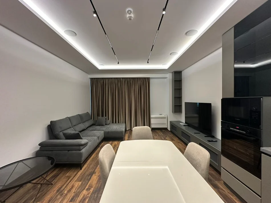 Tirane, jepet me qera apartament 1+1 Kati 6, 100 m² 1.300 € (LION PARK 1)