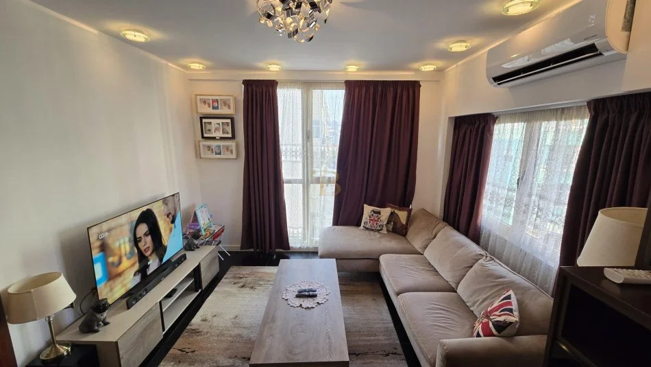 Tirane, jepet me qera apartament duplex Dublex Kati 5, 950 € 