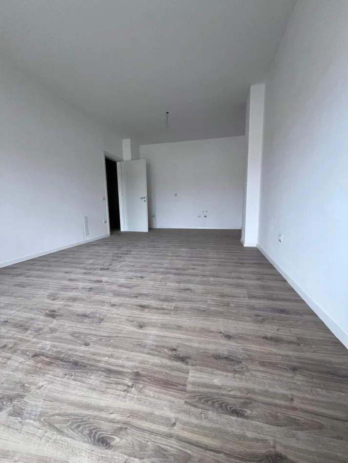 Tirane, shitet apartament 2+1+Ballkon Kati 6, 110 m² 99.000 € (Kamez)