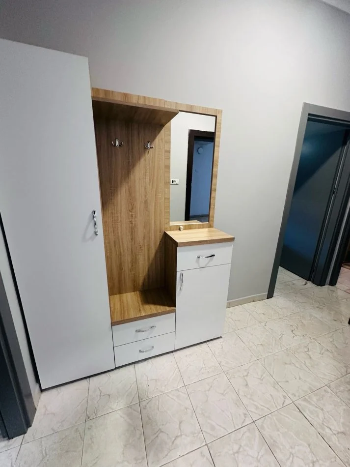 Tirane, jepet me qera apartament 2+1+Ballkon Kati 4, 80 m² 550 € 