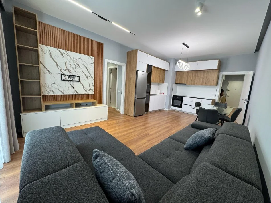 Tirane, jepet me qera apartament 2+1 Kati 2, 800 € (Farmacia 10)