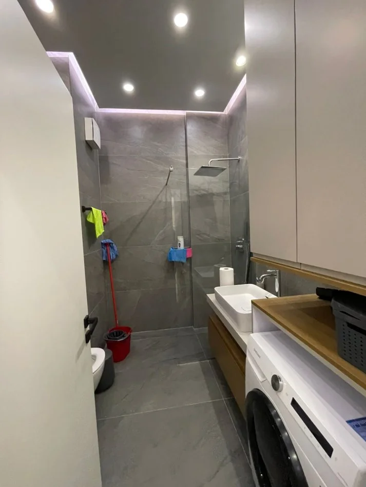 Shqiperi, jepet me qera apartament 1+1 Kati 8, 75 m² 850 € (SQUARE 21)