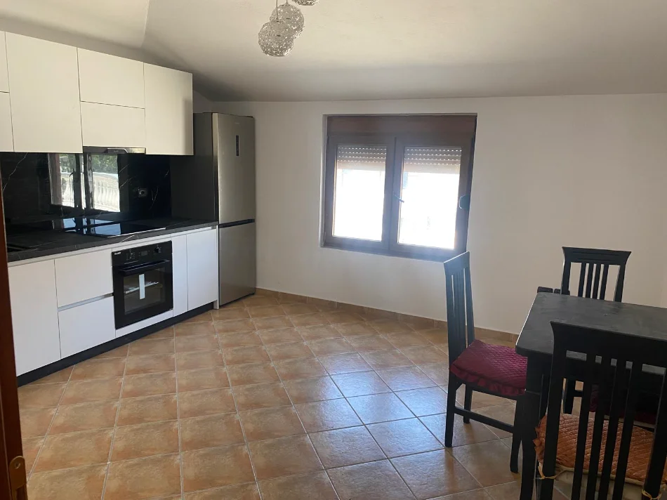 Shqiperi, jepet me qera apartament 3+1+Aneks+Ballkon Kati 2, 600 € (rruga 5 maji)