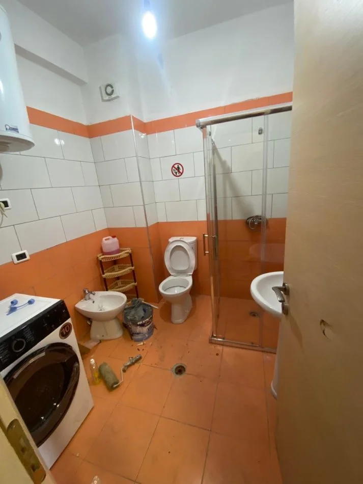 Tirane, jepet me qera apartament 2+1+Ballkon Kati 4, 90 m² 500 € (Liqeni i Thate Rruga Hamdi Sina)