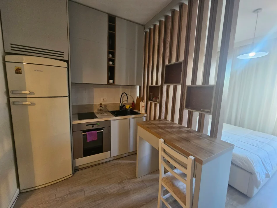 Tirane, jepet me qera garsonier Kati 8, 500 € (komuna e parisit)