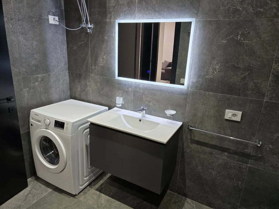 Tirane, jepet me qera apartament 1+1+Ballkon Kati 3, 70 m² 1.000 € (Rruga e Kavajes)