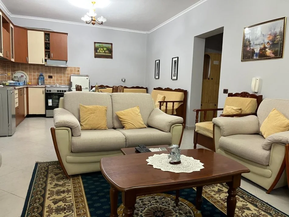 Tirane, jepet me qera apartament 2+1+Aneks+Ballkon Kati 1, 85 m² 60.000 leke (Rruga e kavajes)