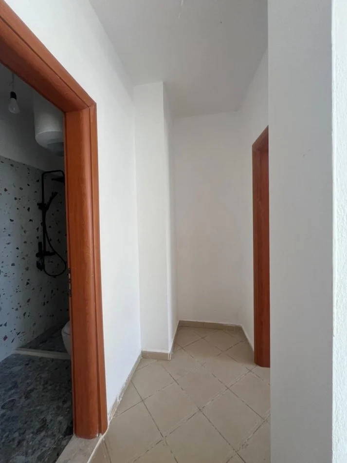 Tirane, shitet apartament 1+1+Ballkon Kati 4, 59 m² 78.000 € (Restorant Fresku, tek Sparkly Paws)
