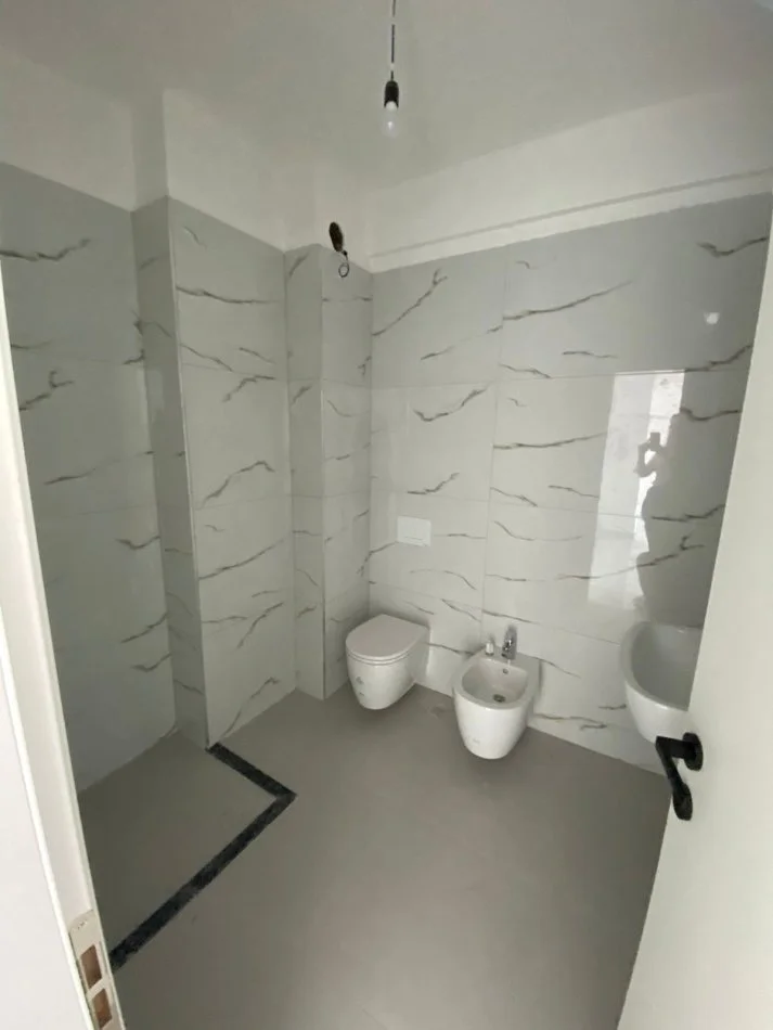 Durres, shitet apartament 1+1+Ballkon Kati 4, 67 m² 103.000 € (Golem)