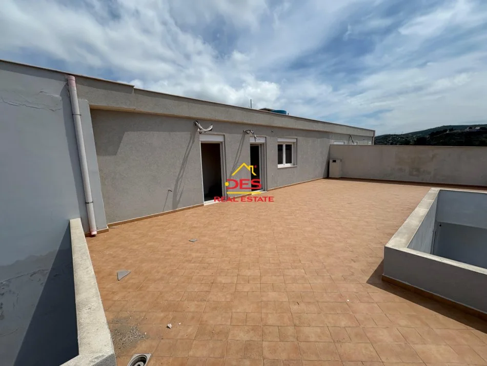 Vlore, shitet apartament+verande | Penthouse 2+1+Ballkon Kati 10, 140 m² 152.000 € (Rruga Gjergj Kastrioti)