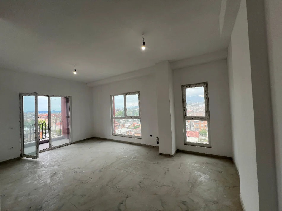 Shitet Apartament 2+1+2 “Laprakë”, Tiranë. 179.800 euro