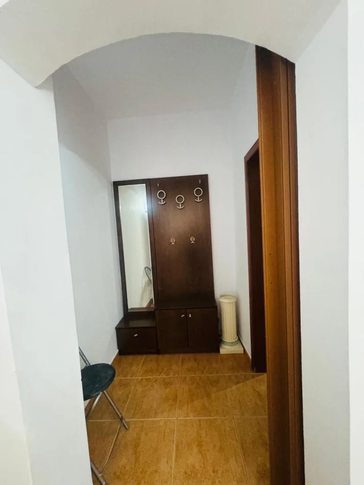 Tirane, jepet me qera apartament 1+1+Aneks+Ballkon Kati 5, 78 m² 500 € (Stacioni i Trenit , prane mullirit)