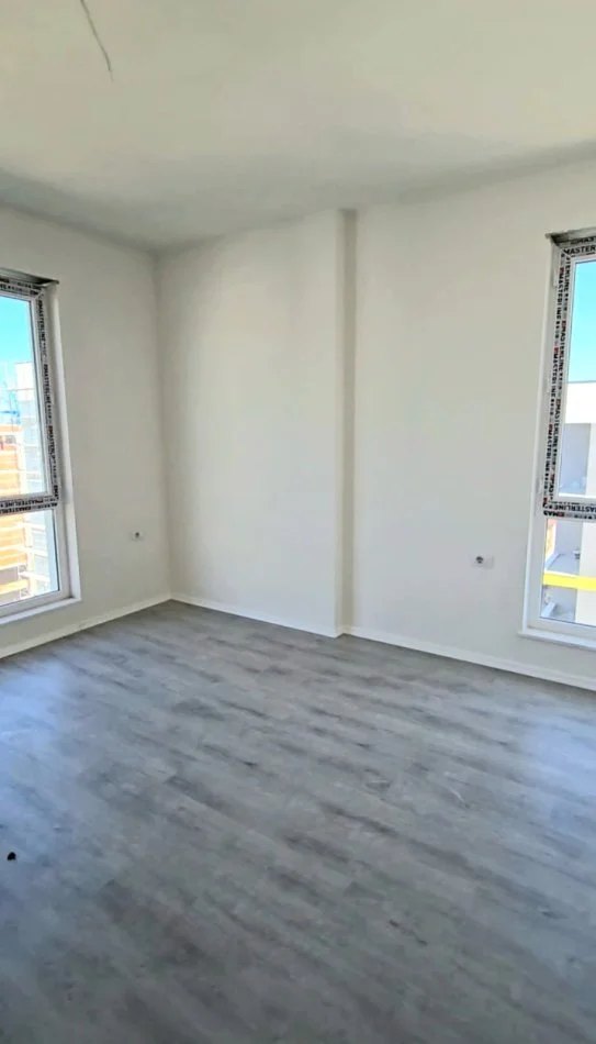 Tirane, jepet me qera apartament 3+1 Kati 7, 117 m² 550 € (Univers City)