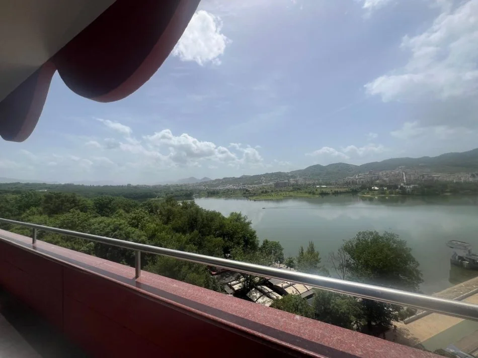 Tirane, jepet me qera apartament 3+1+Ballkon Kati 7, 180 m² 2,100 € (Liqeni)