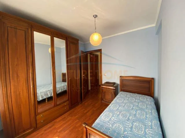 Durres, jepet me qera apartament 2+1+BLK Kati 4, 100 m² 750 Euro (Currila)