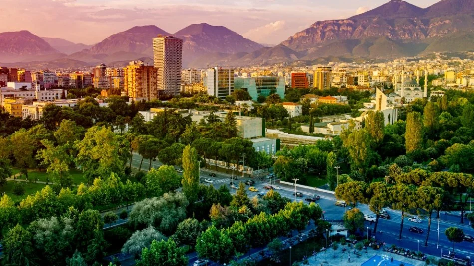 Tirane, jepet me qera apartament 1+1 Kati 2, 60 m² 400 € (Vasil Shanto)