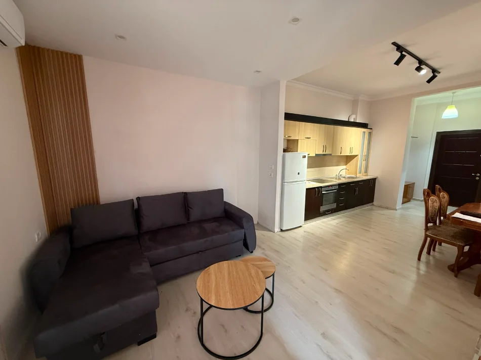 Tirane, jepet me qera apartament 1+1 Kati 2, 64 m² 450 € (ELEONORA)