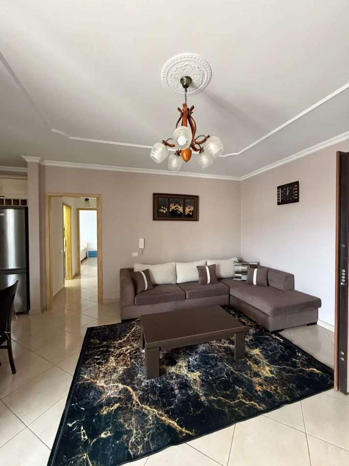 Tirane, jepet me qera apartament 2+1 Kati 4, 600 € (kopshti botanik)