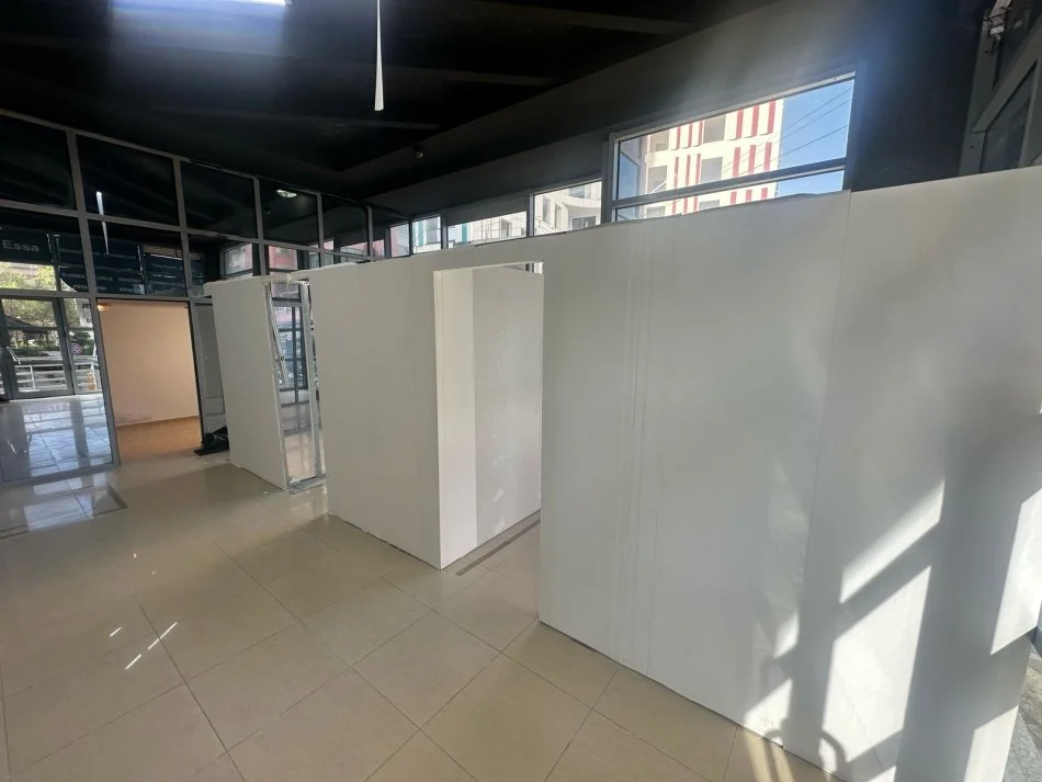 Tirane, jap me qera ambjent biznesi Kati 1, 61 m² 1.000 € (zogu i zi)