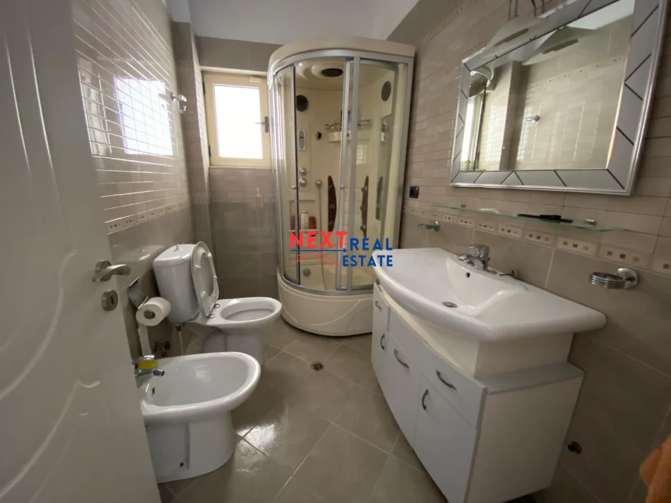 JEPET ME QERA AFATGJATE APARTAMENT 2+1 TEK PORTI, VLORE