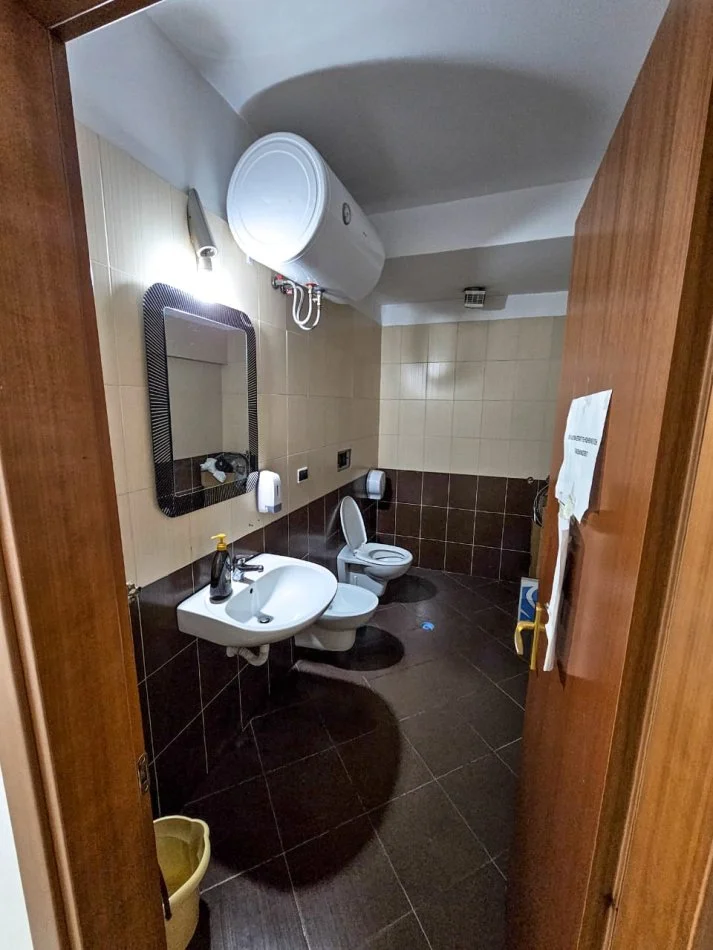 Ambient Komercial me Qira ne Qender.