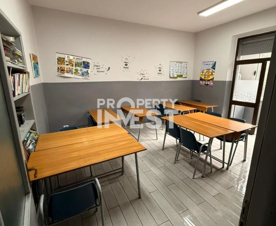 Tirane, jepet me qera zyre Kati 2, 100 m² 850 € (Sheshi Willson)