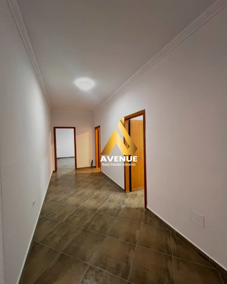 Tirane, shitet apartament 3+1 Kati 4, 157 m² 