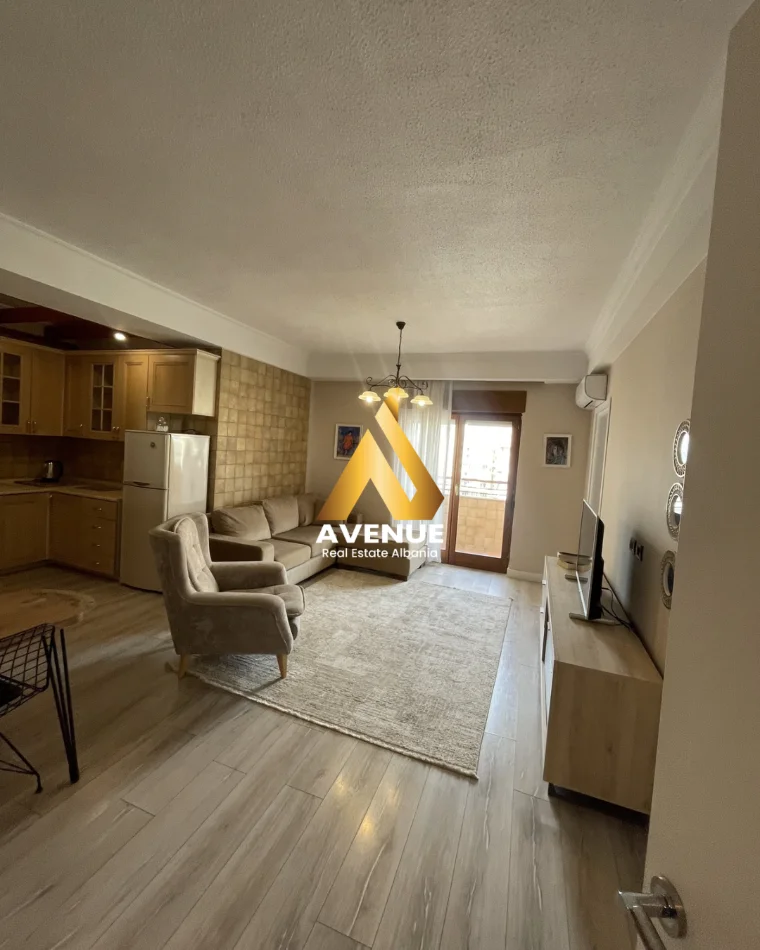 Shqiperi, jepet me qera apartament 1+1 Kati 7, 850 € (Rruga e Barrikadave)