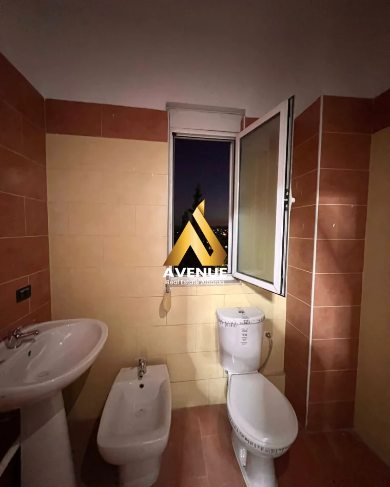 Tirane, shitet apartament 3+1 Kati 4, 157 m² 