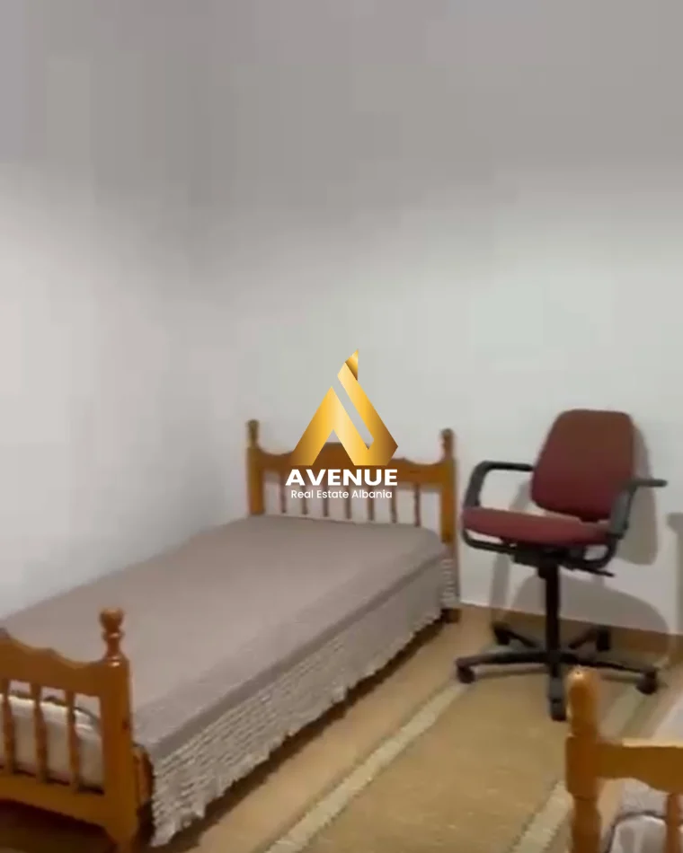 Tirane, jepet me qera apartament 2+1 Kati 3, 100 m² 500 € (Rruga Azem Meshi)