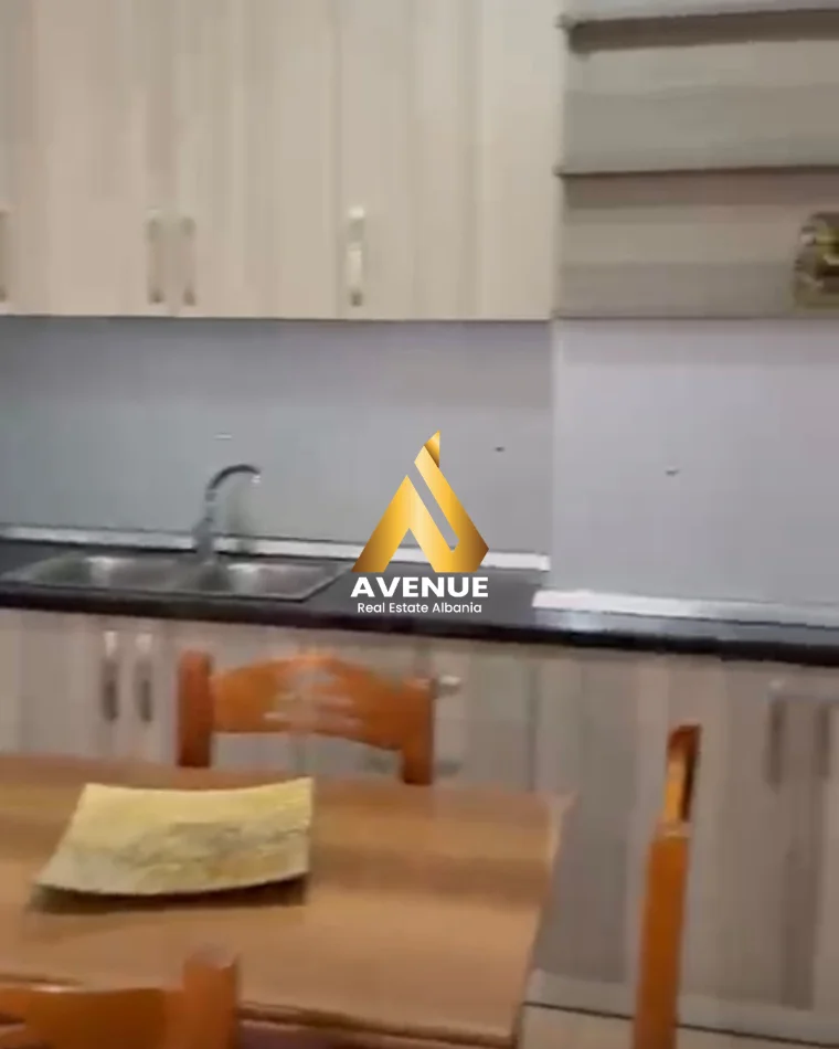 Tirane, jepet me qera apartament 2+1 Kati 3, 100 m² 500 € (Rruga Azem Meshi)