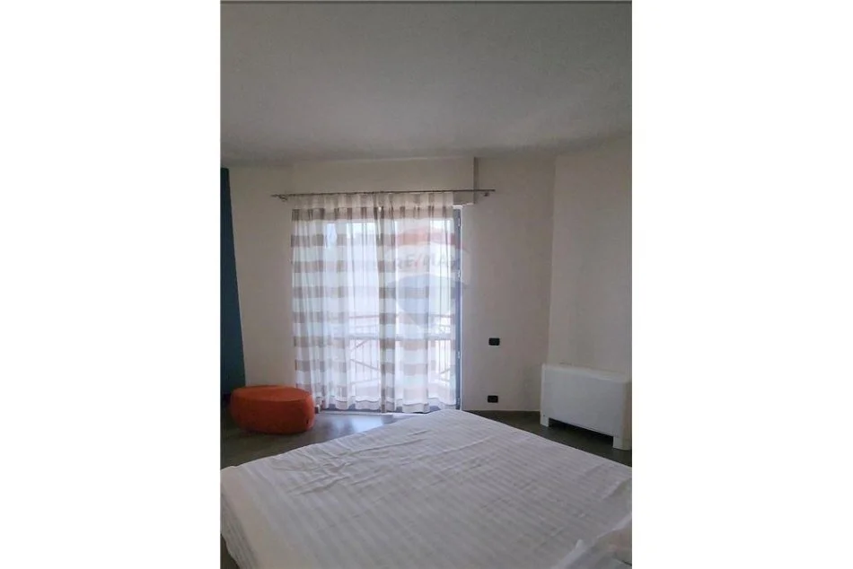 Tirane, jepet me qera apartament 2+1+Aneks+Ballkon Kati 11, 220 m² 1.800 € (Rruga Abdi Toptani)