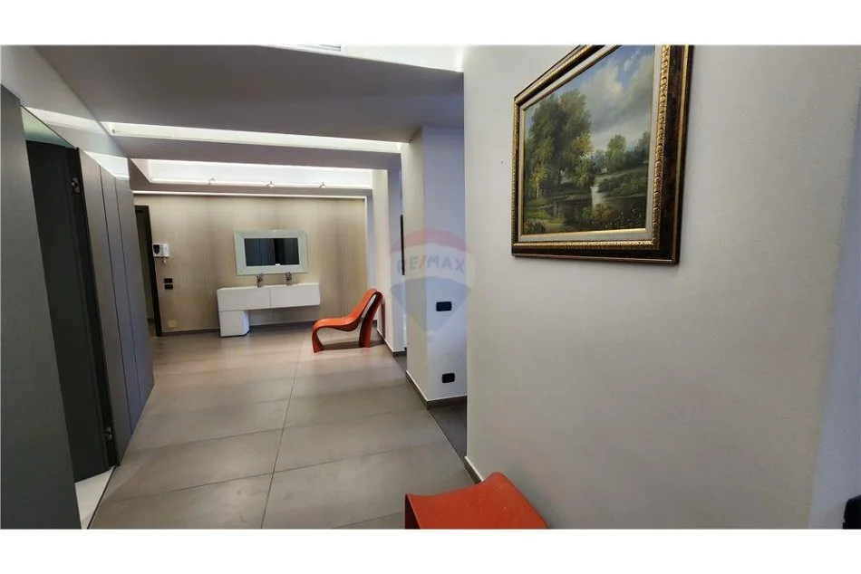 Tirane, jepet me qera apartament 2+1+Aneks+Ballkon Kati 11, 220 m² 1.800 € (Rruga Abdi Toptani)