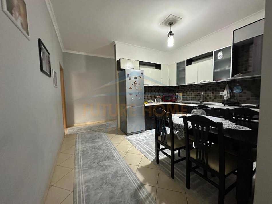 Tirane, shitet apartament 3+1+Ballkon Kati 1, 121 m² 120.000 € 