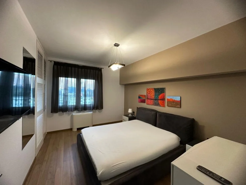 Tirane, jap me qera apartament 1+1 Kati 10, 83 m² 950 € (Rruga Sami Frasheri)