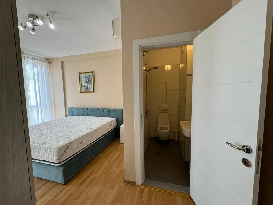 Tirane, jepet me qera apartament 2+1 Kati 5, 96 m² (AMBASADA GREKE)