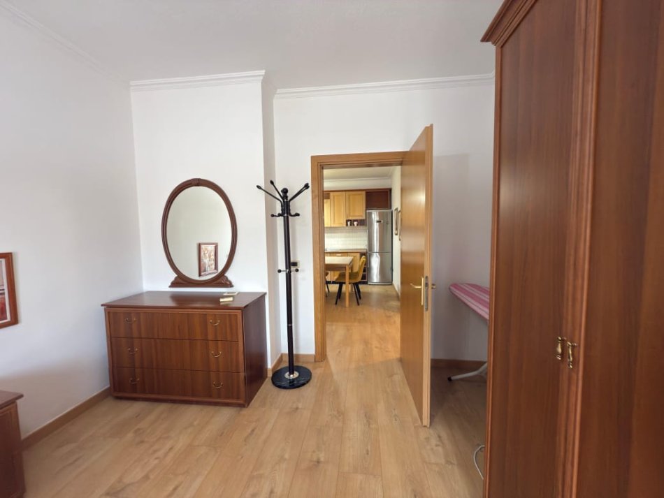 Tirane, jepet me qera apartament 2+1+Ballkon Kati 8, 145 m² 800 € (Blloku)