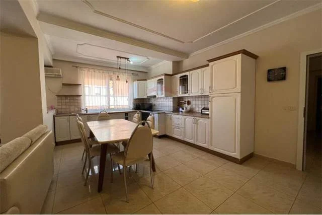 Tirane, jepet me qera apartament 3+1 Kati 6, 137 m² 1.000 Euro (Brigadave 8)