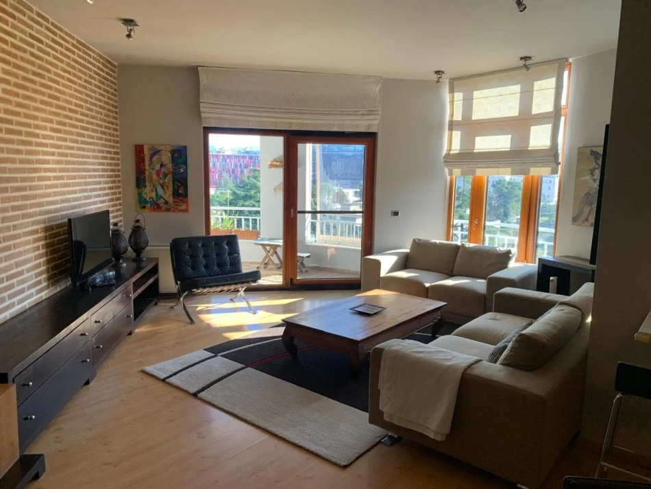 Tirane, jepet me qera apartament 2+1+Ballkon Kati 7, 114 m² 1.500 € (Rruga Abdyl Frasheri)