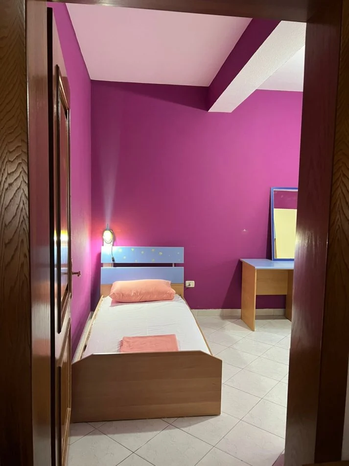 Tirane, jap me qera apartament 2+1+Ballkon Kati 1, 120 m² 700 € (Rruga Dora Distria)