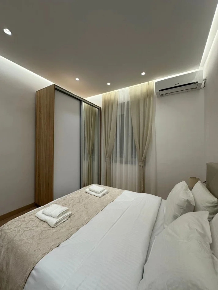 Tirane, jepet me qera apartament 1+1 Kati 0, 50 m² 700 € (Bllok)