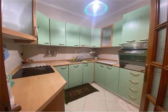 Tirane, jepet me qera apartament 2+1 Kati 5, 105 m² 800 Euro (Rruga Sami Frasheri)