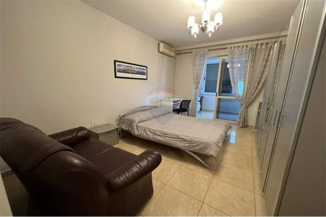 Tirane, jepet me qera apartament Kati 6, 137 m² 1.000 Euro (Brikadave 8)