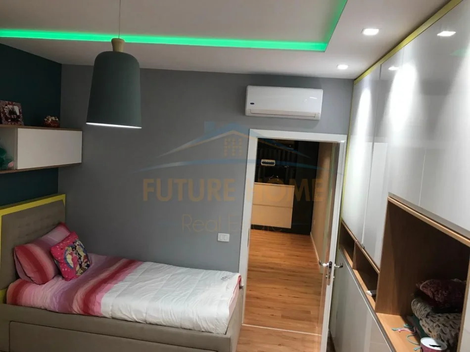 Tirane, jepet me qera apartament 2+1+2 Kati 2, 140 m² 1.400 € (BLLOK)