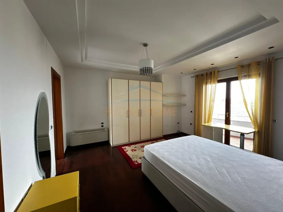 Tirane, jepet me qera apartament 4+1+3 Kati 10, 382 m² 5.200 € (BLLOKU)