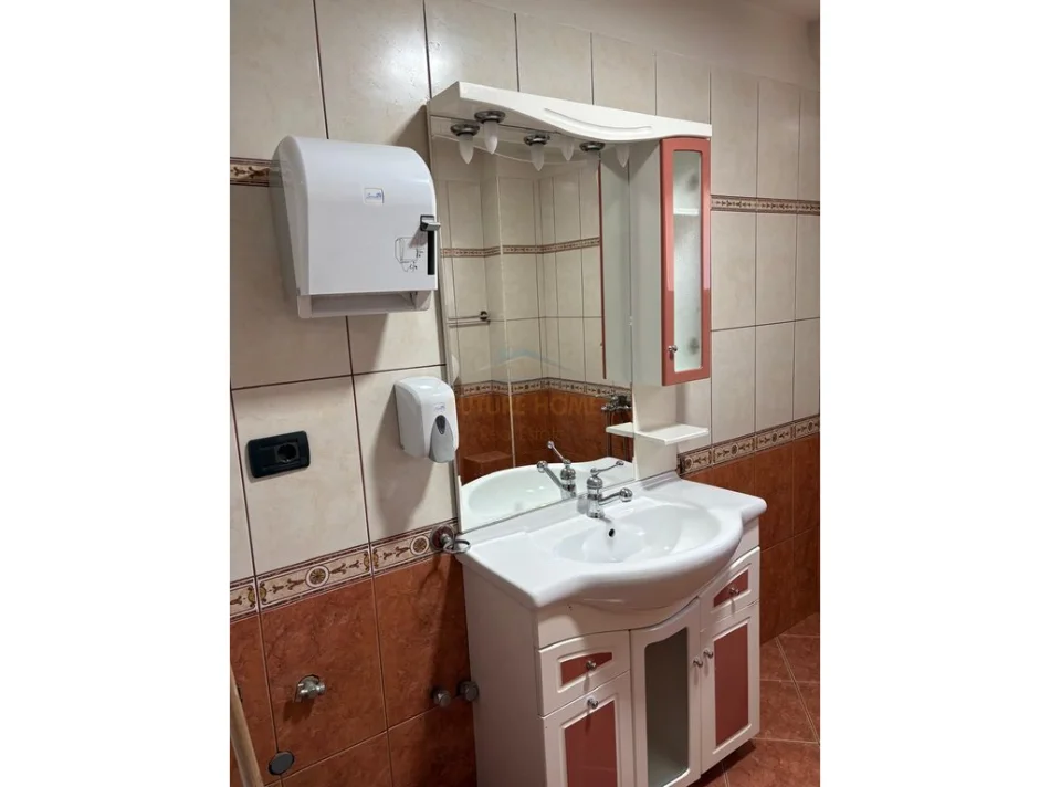 Tirane, shitet apartament 3+1+2 Kati 2, 156 m² 546.000 € (BLLOKU , RRUGA NIKOLLA TUPE)